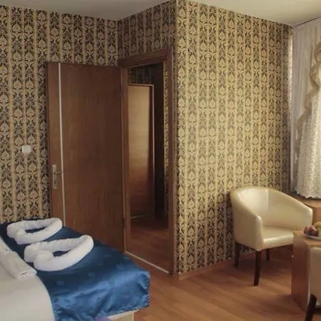 The Luxx Boutique 3*